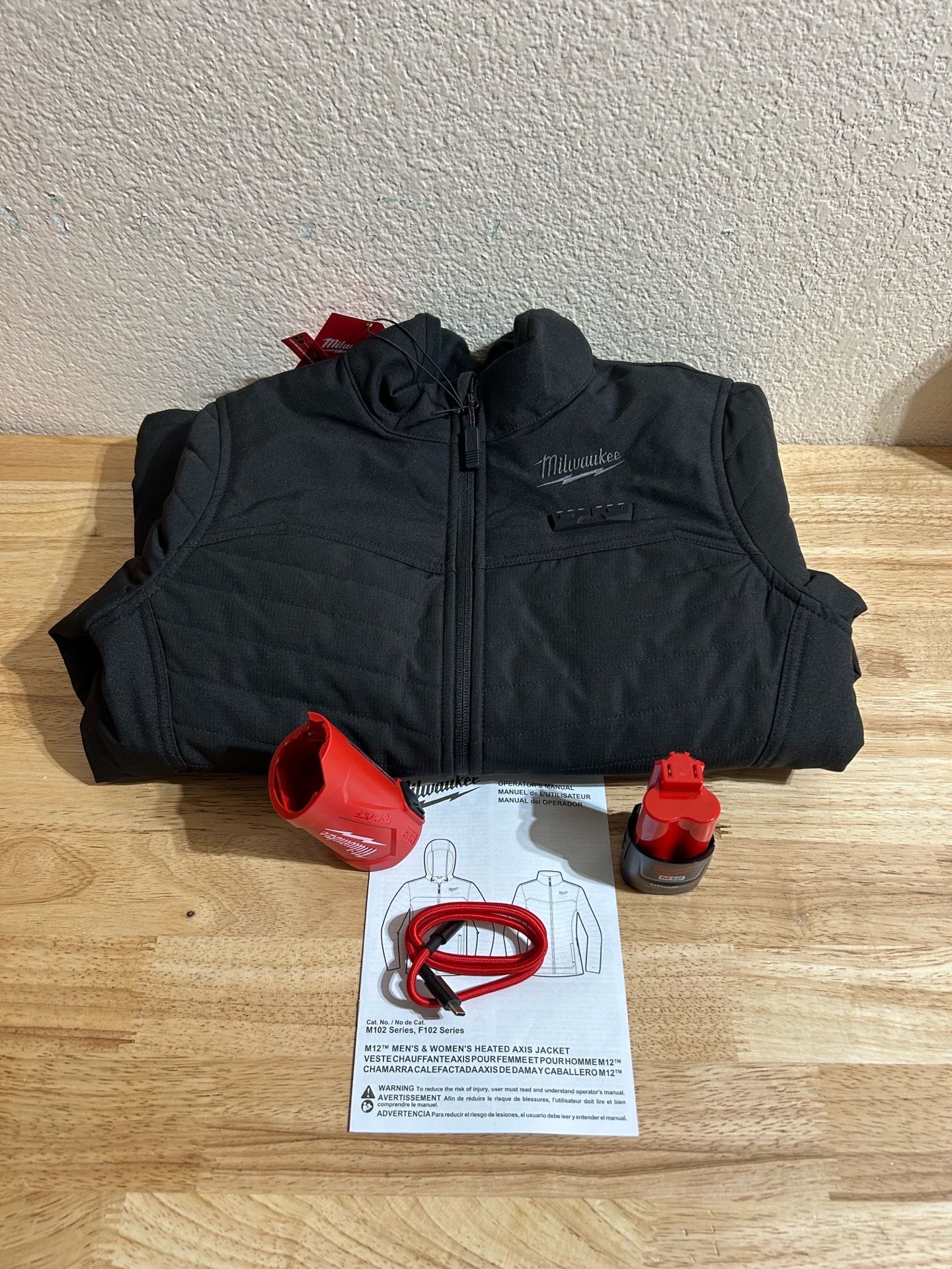 Milwaukee M12 Women’s Heated Axis Jacket Size(M) Kit Like New (Como Nueva)