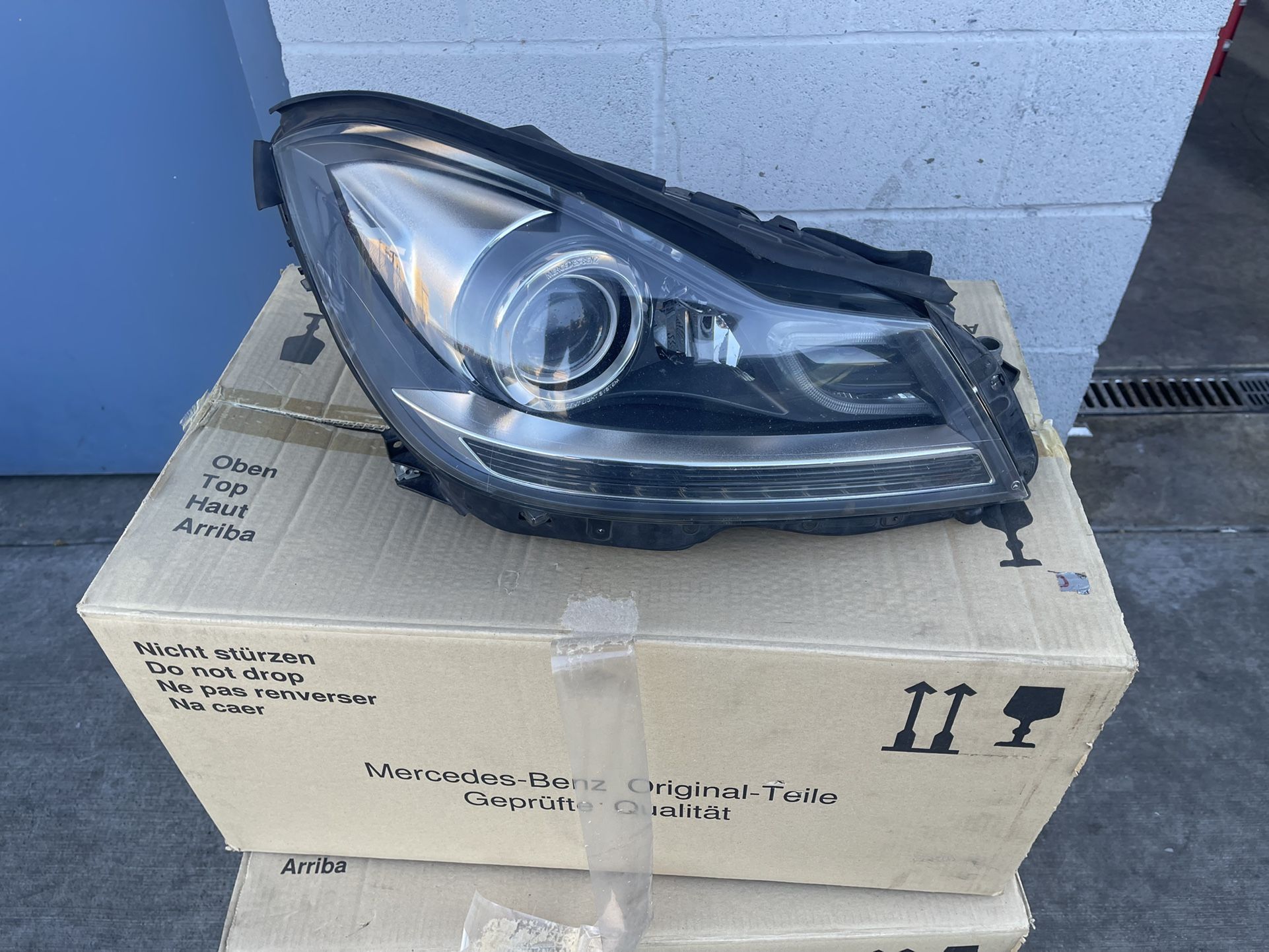 2012-2014 Mercedes Benz B-Xenon Right Side Headlight