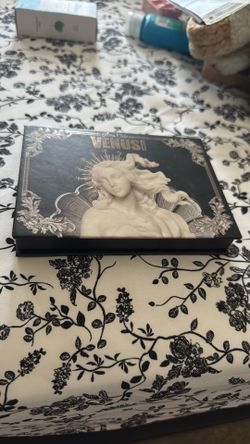 Lime Crime Venus Eyeshadow Palette ā Great Condition!
