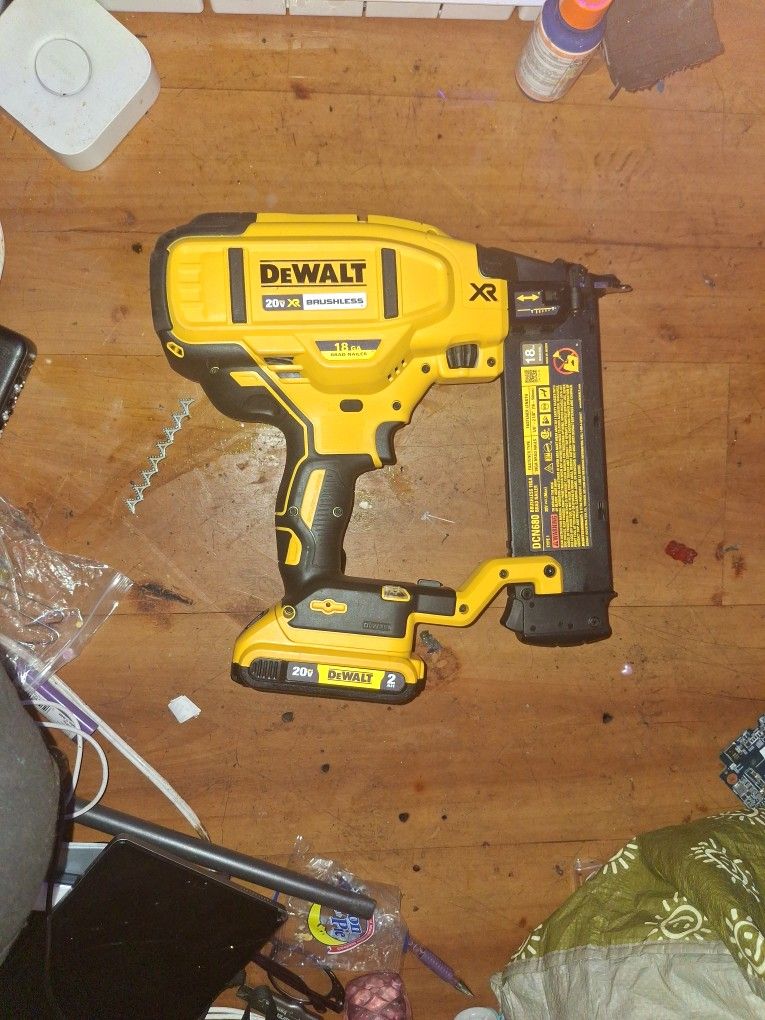 150 $$$🔥 DeWalt XR 20V BRUSHLESS 18G Brad Nailer w/ Battery - Model DCN680 (Canoga Park)