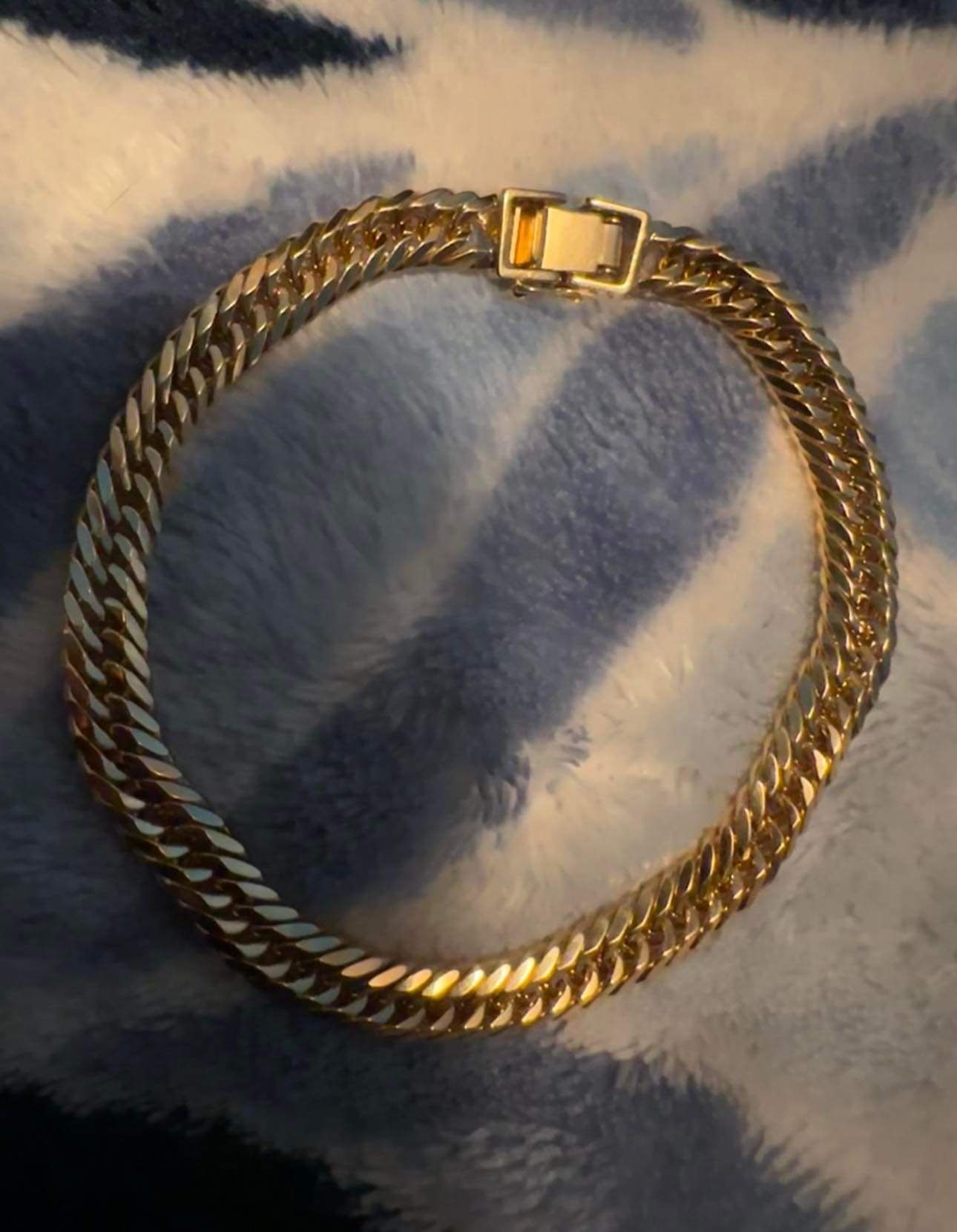 18k Japan Gold Bracelet Size 7.5