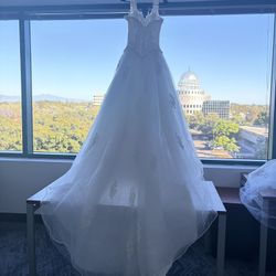 Stunning Princess Ball Gown Wedding Dress + Veil (Size 8) Fits About A Size 2-4 