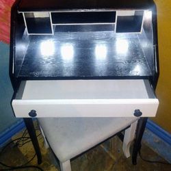 MUST SELL!  Perfect Sized Lighted Desk & Small Bench