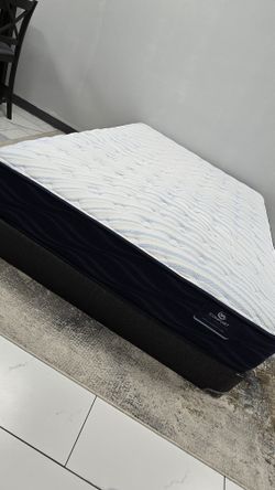 Queen Sizes bed with Mattress