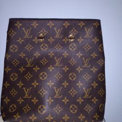 Louis Vuitton, Medium Size