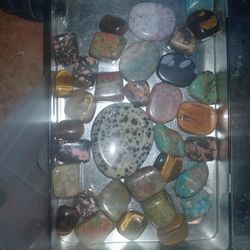 VARIETY OF POLISHED STONES FOR JEWELRY/COLLECTING, ETC