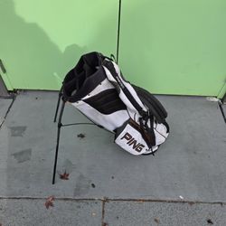 PING Hoofer Vantage Standing Golf Bag 5 Way Nylon Extra Light

Black / White Multiple Pockets