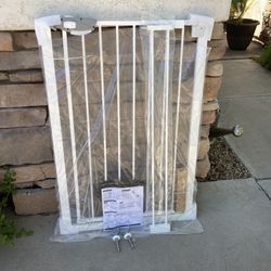 40” Tall Drill-free Pressure-mount Safety Gate (29.5” - 33” Wide) 
