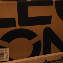 New In Box Lenovo Legion 5i 15.1" OLED 16GB DDR5 1TB RTX5060 GDDR7