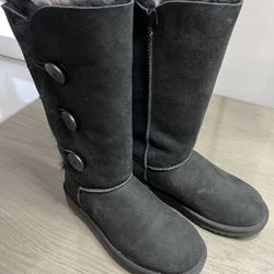 Woman’s UGG BOOTS - Size 8 