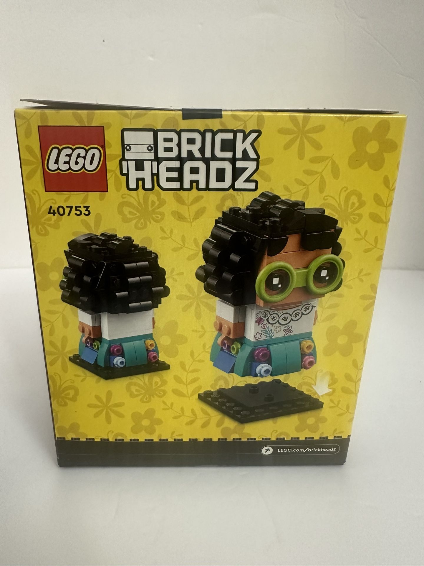 LEGO BrickHeadz Mirabel Madrigal set (40753).