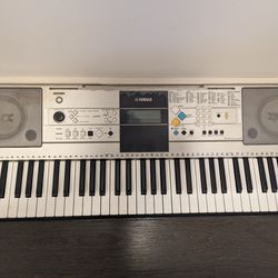 Yamaha YPT-230 Digital Keyboard