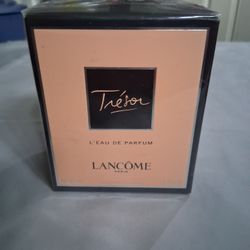 The Lancôme Trésor Eaur De Parfum Spray
