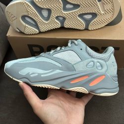 Adidas 700 Inertia Size 8 Men - 10/04