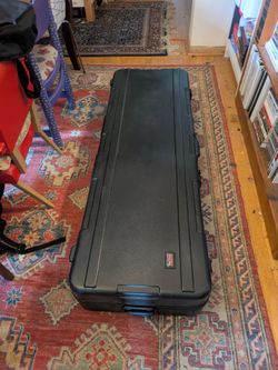 Hardshell gator keyboard case wheels and locks