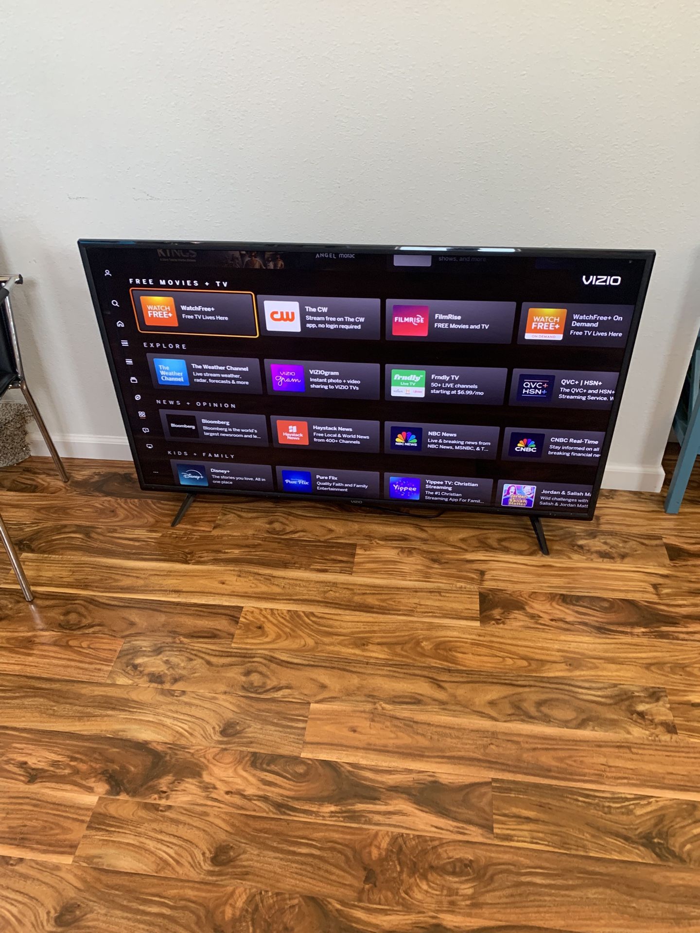 VIZIO 55-Inch V-Series 4K UHD LED Smart TV with Voice Remote, Dolby Vision, HDR10+, Alexa Compatibility, V555-J01