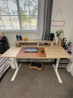 Vernal electric standing desk/table