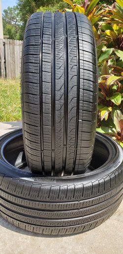 Two 225/40/19 PIRELLI CINTURATO P7