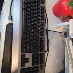 Alienware Keyboard AW768 (PARTS OR REPAIR)