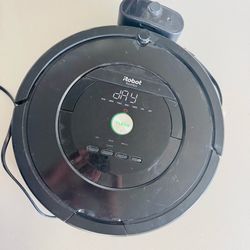 ROOMBA iRobot Black Automatic Cordless Vacuum Cleaner 805 With Charger Cord