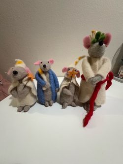 Vintage Needle   Fleted wool molse estuffed  toys