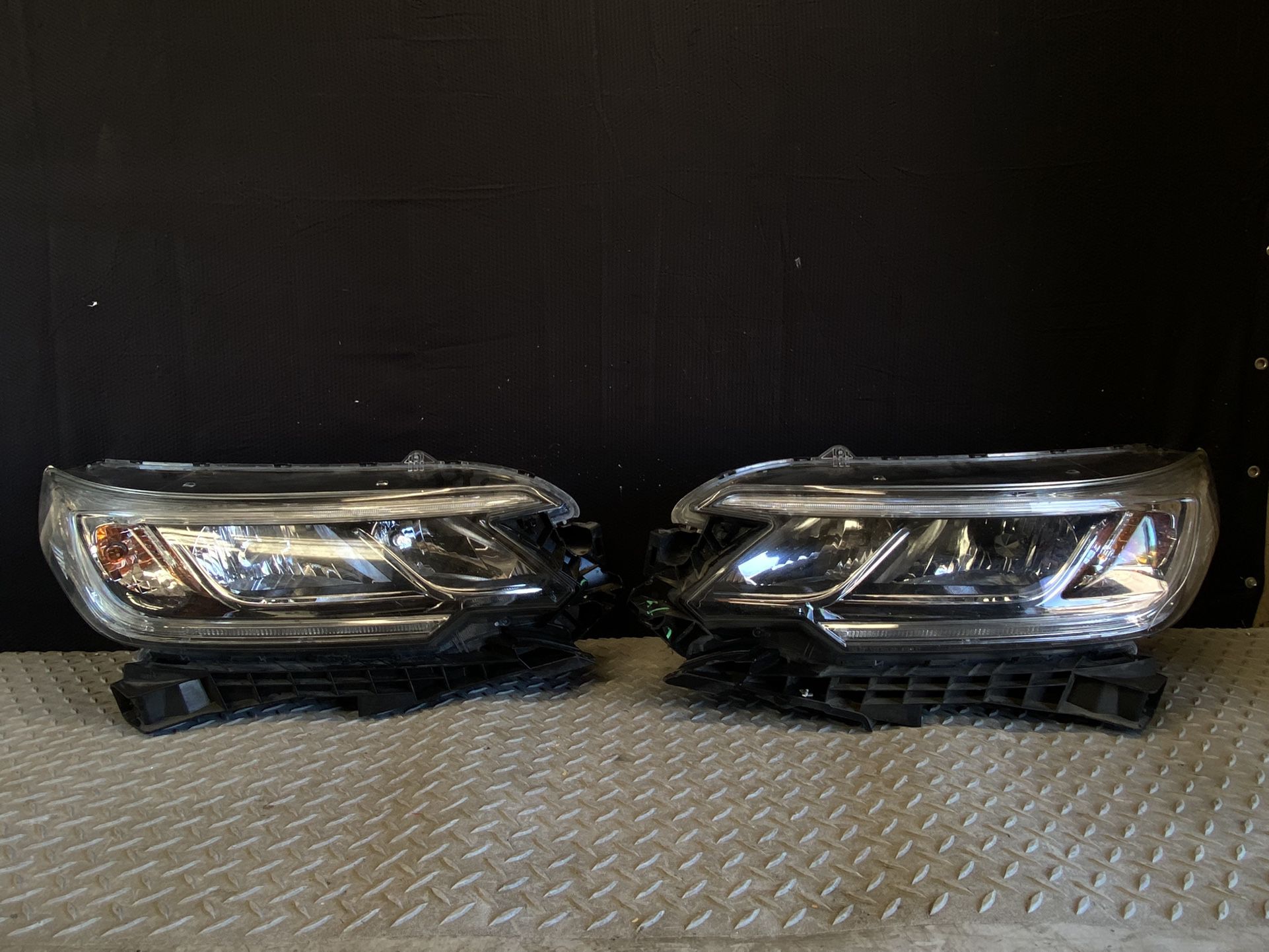 2015-2016 Honda CRV Headlights