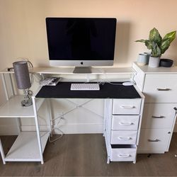 2017 Apple Mac, hardly used. Comes with desk and chair