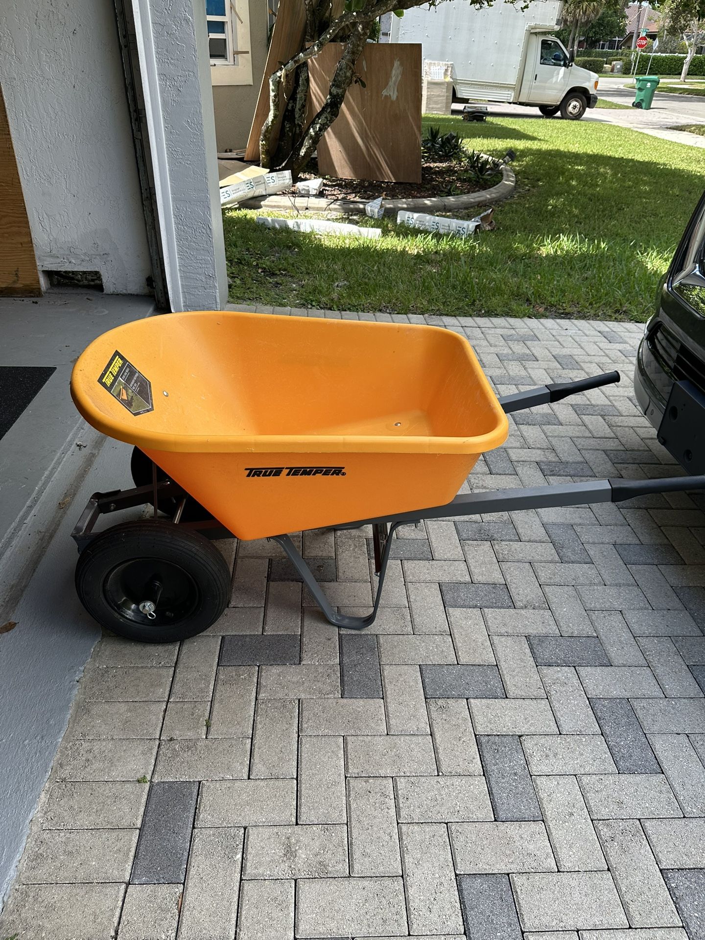 True Temper, Poly Wheelbarrow, 8 CUFT, Dual Tire