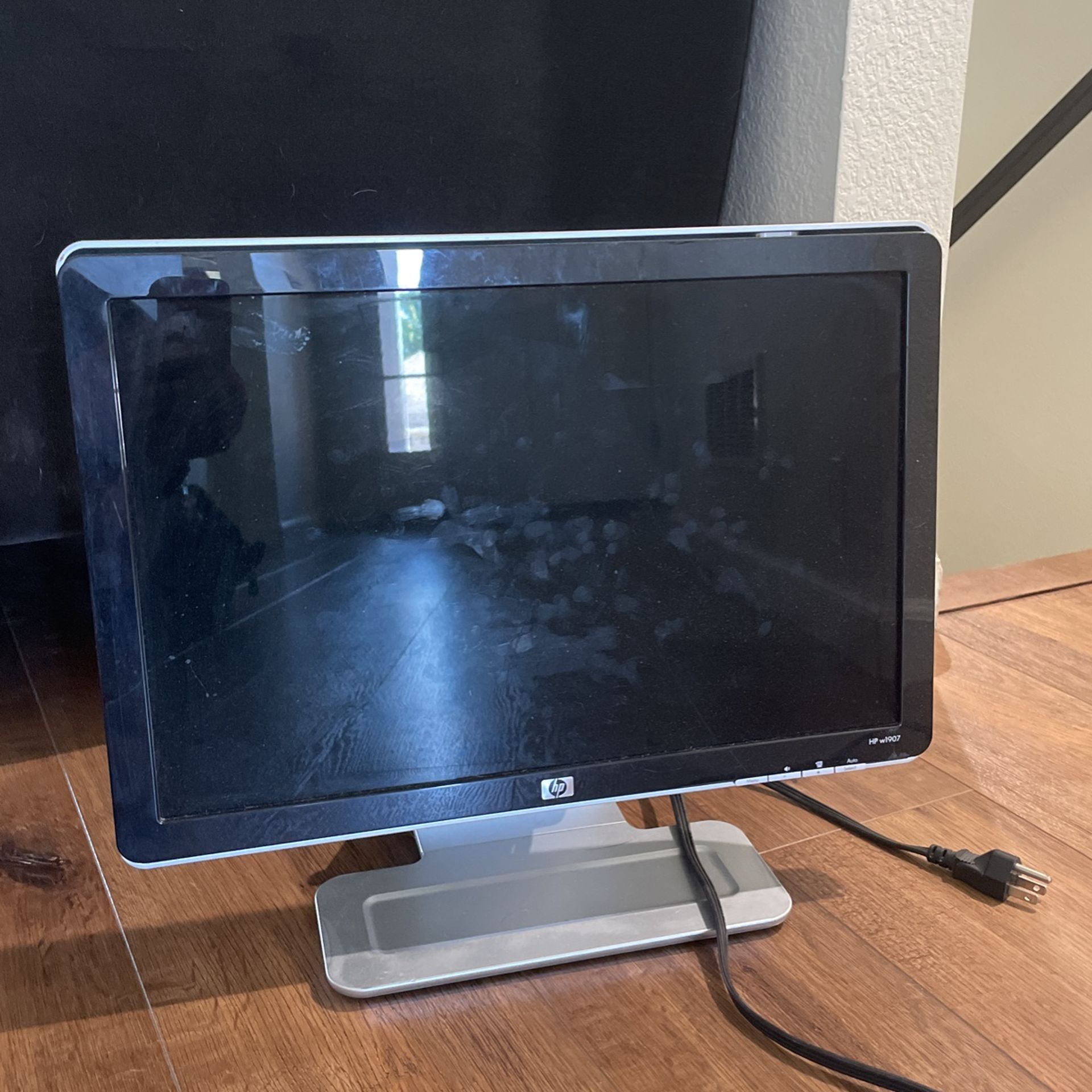HP Desktop Computer Monitor 18x12