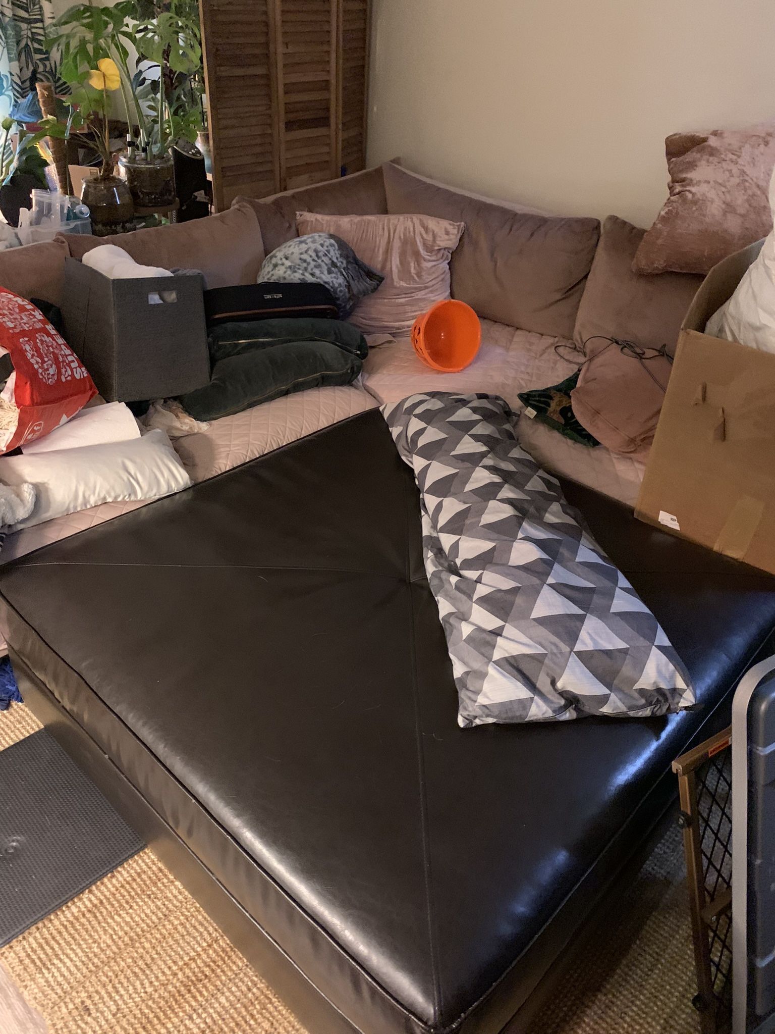 FREE OTTOMAN 48” X 48”