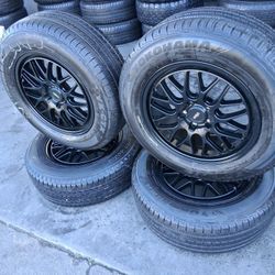 Vendo Un Set De Rines Nuevos Con Llantas Usadas Yokohama 225/65R17 Instaladas Y Balansiadas Toyota RAV4 Y HONDA CRV
