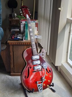 SILVERTONE electric guitar Model 1429 - Rare 60's -  $1,057