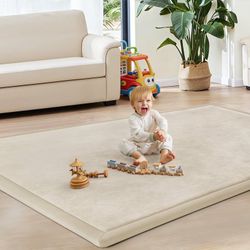 New in box thick padded area rug 6.8 x 6.8