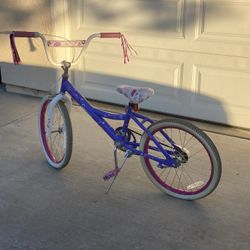 Lightly Used  20in Girls bike 