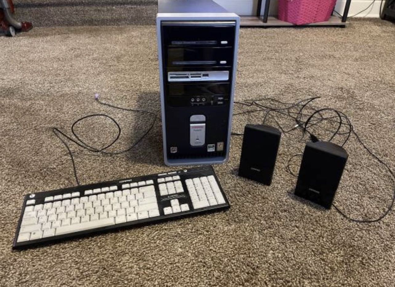 Compaq computer tower keyboard and speakers 