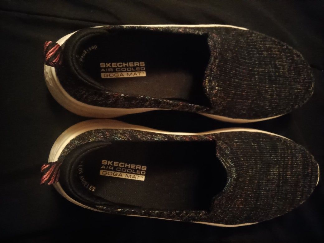 Skechers 6.5 Women's Go Walk Air Cooled Goga Mat Sneakers