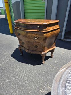 Mid 20th century Bombé chest
