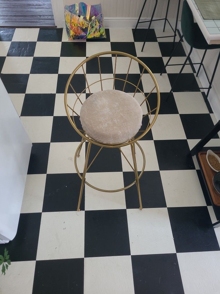 Hold Swivel Bar Chairs / Stools