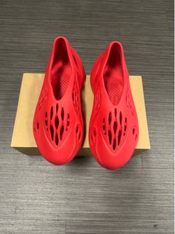 Yeezy Foam RNNR “Vermillion”