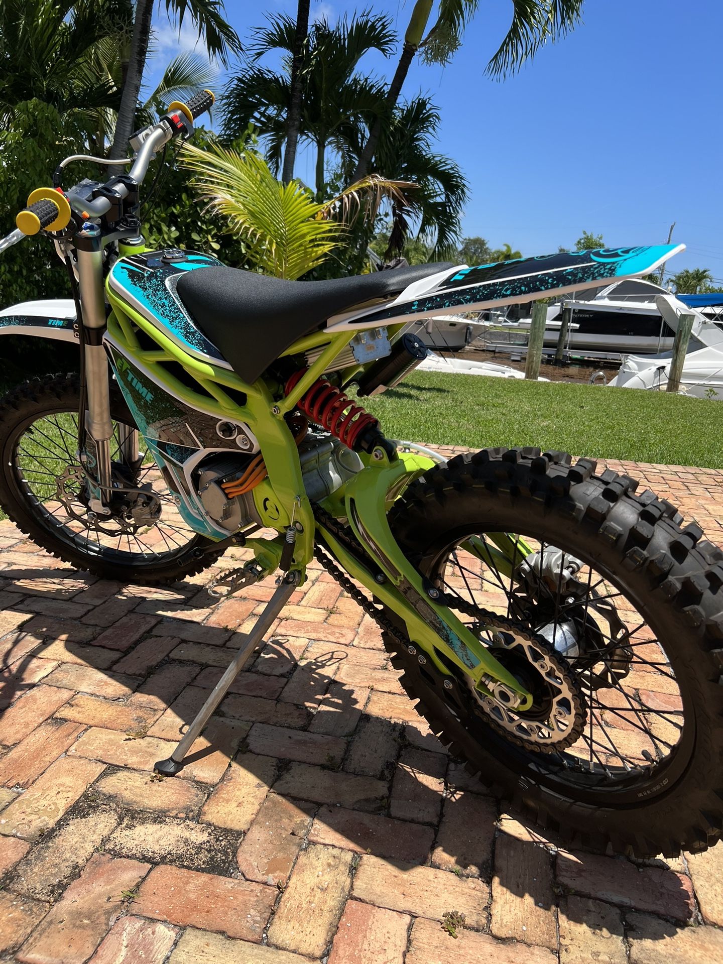 Admit Jet Armor Electric Dirt bike 12000w 72v for Sale in North Miami