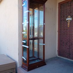2 Glass mirror dressers