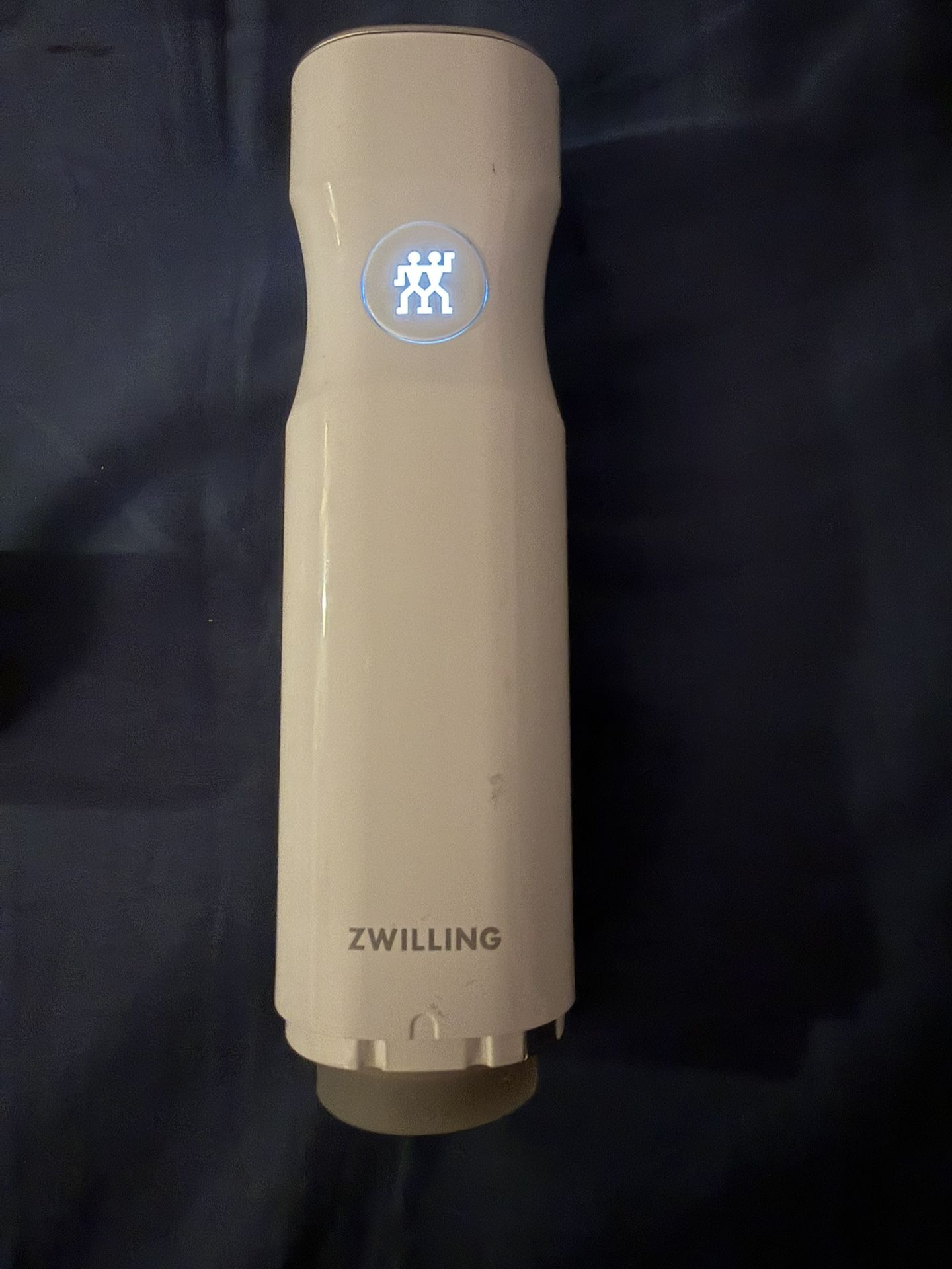 Zwilling Fresh & Save Handheld Vacuum Sealer Machine battery is rechargeable via USB