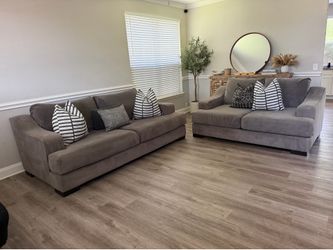 Beautiful oversized sofa and loveseat set