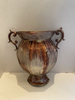 Metal wall hanging vase with handles. Copper / whitewash color. Vintage/ farmhouse / cottage.
