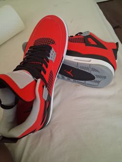 Air Jordan 4 Red Thunder Sneakers