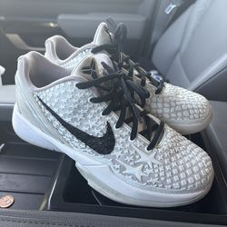 Boys Kids Youth Size 4 Kobe Nike