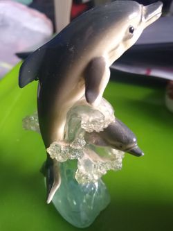 Dolphin decor statue