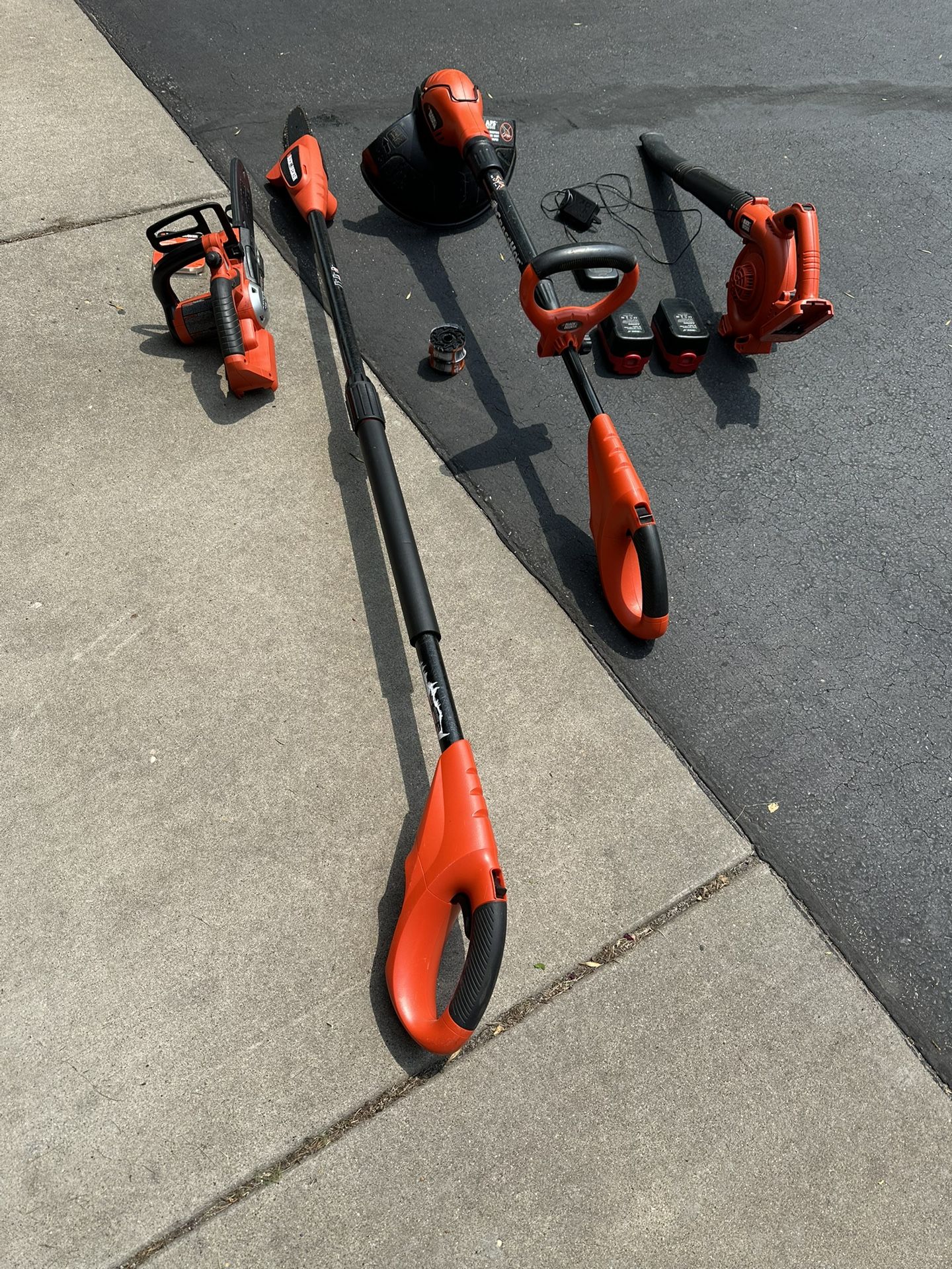 Black & Decker 4 Tools, Charger And 2 Batteries