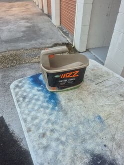 Scotts Wizz Year Round Spreader