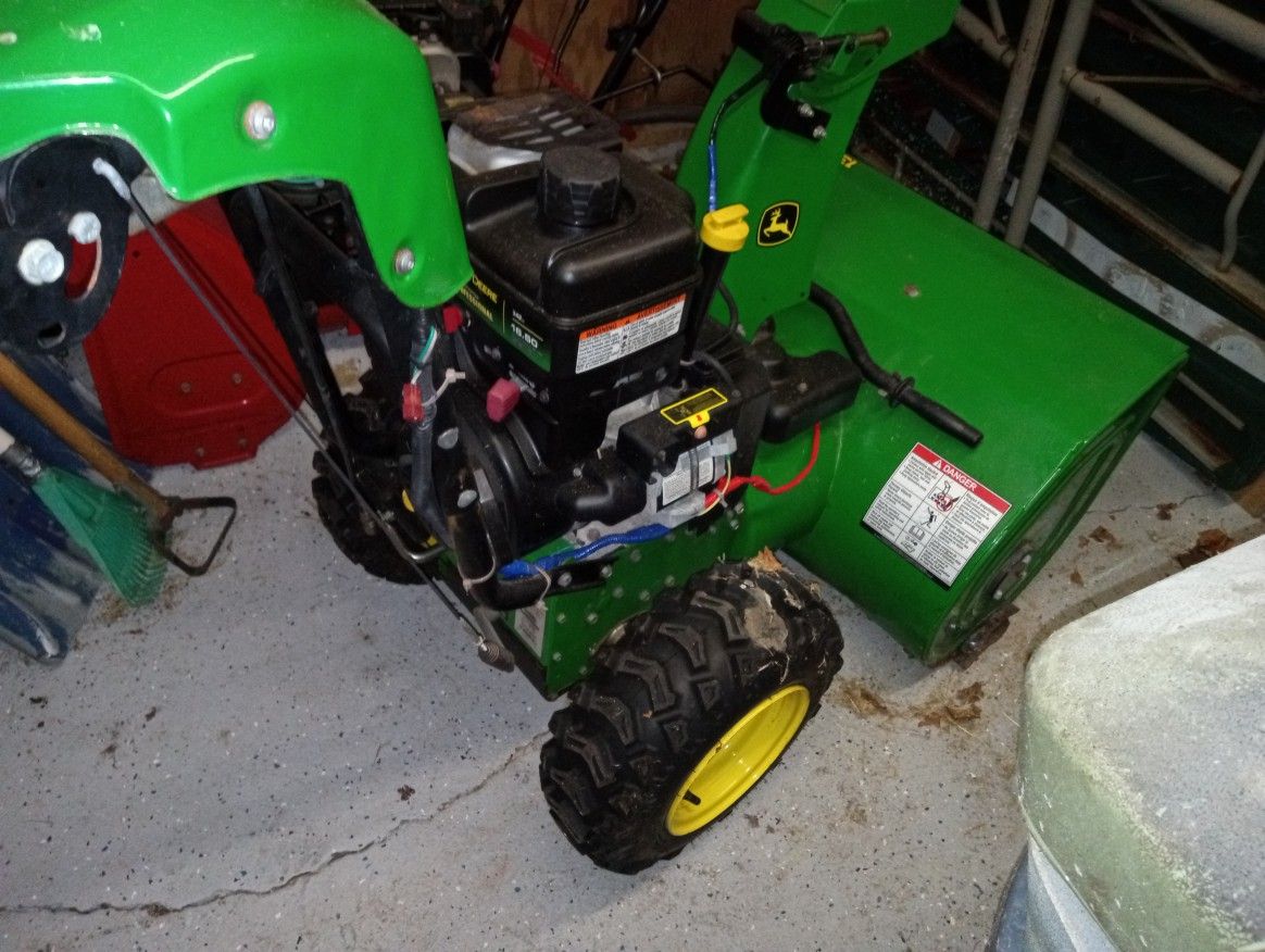 John Deere 1330 SE Snow Blower .